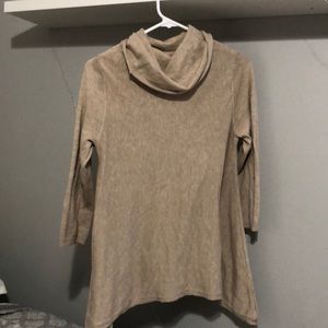 The limited tan 3/4 sleeve shirt medium